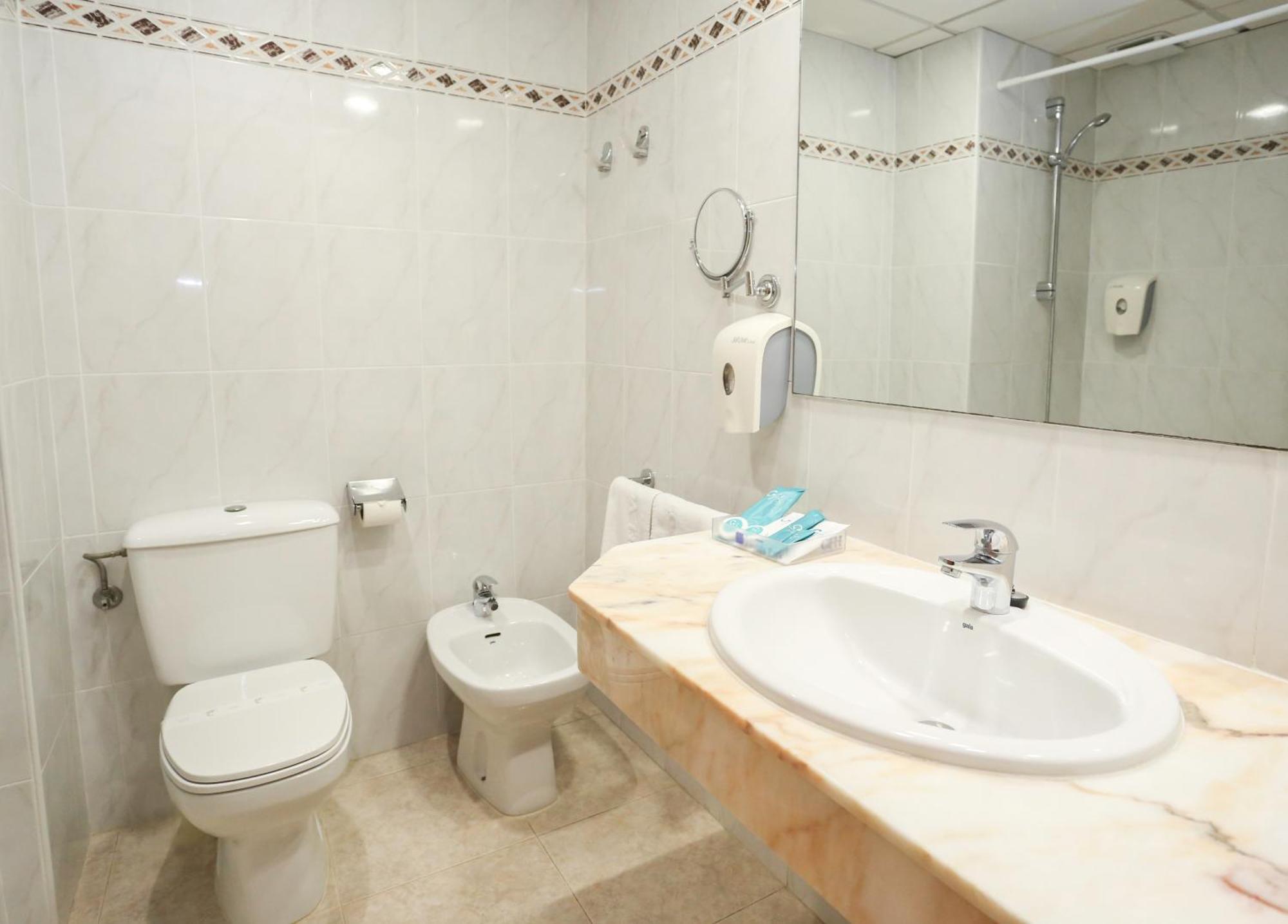 Standard Triple Room,1431796480:JPEG